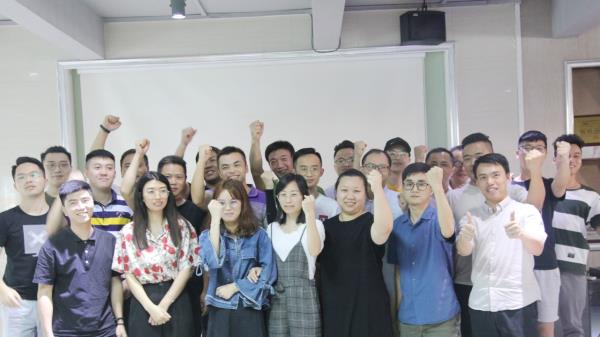 草莓短视频APP下载2019年度冲刺誓师启动会